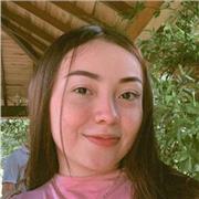 Profesora de ciencias naturales que ofrece enseñanza en temas relacionados de gestión ambiental, ecología, medio ambiente, reciclaje